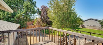 Cozy Apt w/ Private Deck, 2 Mi to Toyota Center!