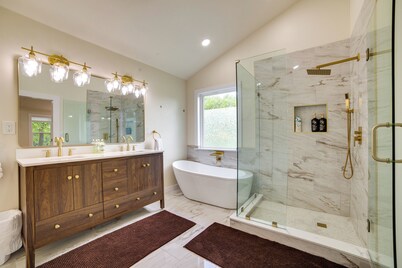 Blue Ridge Retreat on 10-acre Farm: Rural Reset!