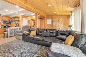 House (2 Bedrooms) | Interior