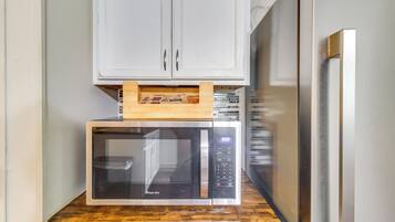 House (1 Bedroom) | Interior