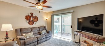 Community Pool & Gym: Apt 5 Mi to Laughlin Casinos