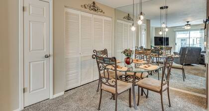 Community Pool & Gym: Apt 5 Mi to Laughlin Casinos