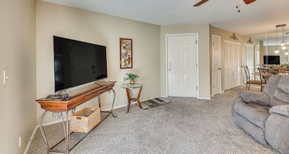 Community Pool & Gym: Apt 5 Mi to Laughlin Casinos