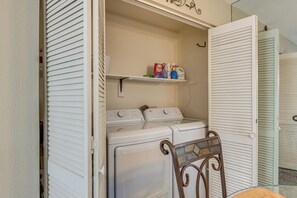 Interior - Community Pool & Gym: Apt 5 Mi to Laughlin Casinos (Laughlin)