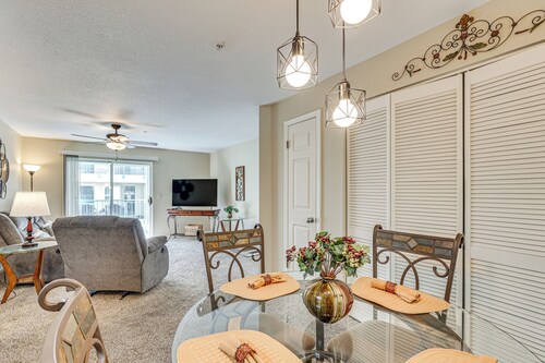 Community Pool & Gym: Apt 5 Mi to Laughlin Casinos