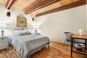 4 Schlafzimmer, Bügeleisen/Bügelbrett