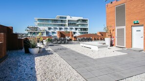 Terrace/patio - Cyan skies, Elizabeth Bay I90 (Elizabeth Bay)