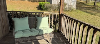 Lakefront country cabin near Lucedale
, MS