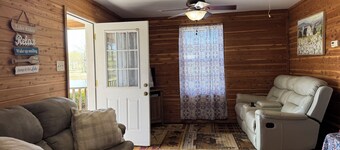 Lakefront country cabin near Lucedale 
, MS