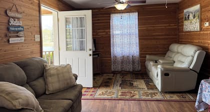 Lakefront country cabin near Lucedale
, MS