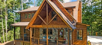 Blessings Flow ~ 4BR Riverfront ~ Hot Tub, Fire Pit