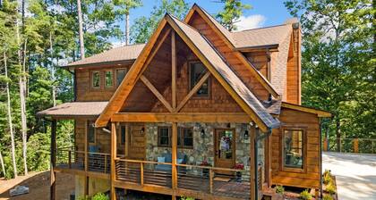 Blessings Flow ~ 4BR Riverfront ~ Hot Tub, Fire Pit
