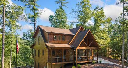 Blessings Flow ~ 4BR Riverfront ~ Hot Tub, Fire Pit