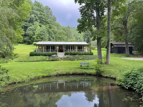 Hidden Meadow Mountain Cottage w/ Farm Animals