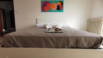 2 Schlafzimmer, Reisekinderbett, kostenloses WLAN, Bettwäsche