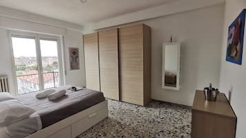 2 Schlafzimmer, Reisekinderbett, kostenloses WLAN, Bettwäsche