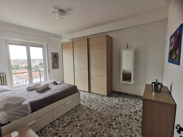 2 habitaciones, cuna de viaje, wifi gratis y ropa de cama