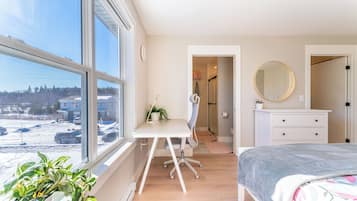 5 bedrooms, iron/ironing board, WiFi, bed sheets