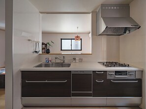 Microwave, oven, stovetop, dishwasher