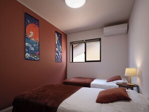 4 bedrooms, iron/ironing board, WiFi