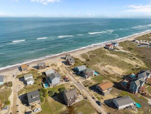 بالقرب من الشاطئ