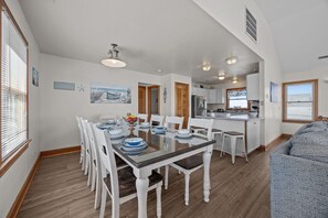 Dining - Spacious Beach Home w/ Pool, Hot Tub, Game Room & Ocean Views (Rodanthe)