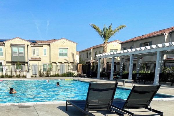 Community Amenities: two gated pools, open daily from 7 AM to 10 PM (Sun–Sat).