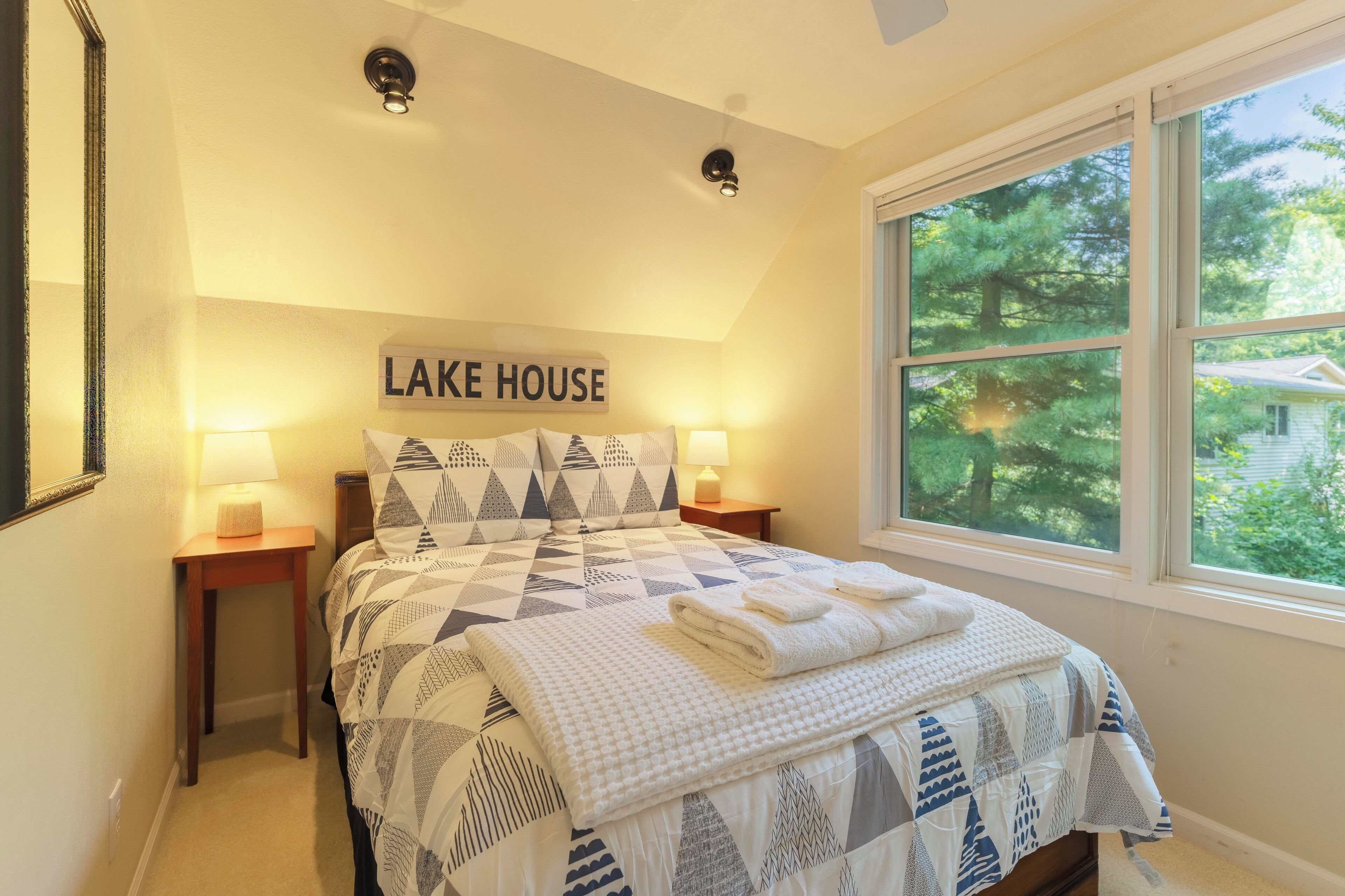 4 bedrooms, iron/ironing board, free WiFi, bed sheets