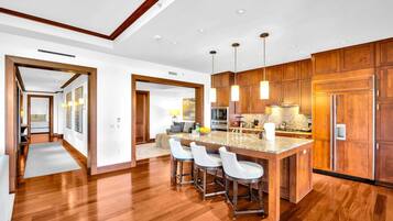 Condo (3 Bedrooms) | Private kitchen | Microwave, oven, dishwasher, coffee/tea maker