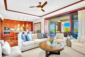 Condo (3 Bedrooms) | Living room