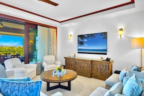 Condo (3 Bedrooms) | Living room