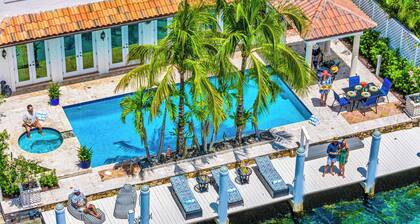 Waterfront / Close to Beach / Heated Pool / Canal View & Access / Poinciana Key / VlLLAS