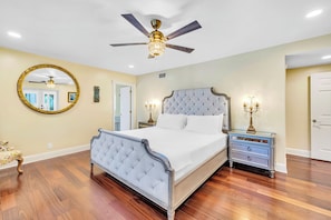 6 bedrooms, desk, iron/ironing board, free WiFi