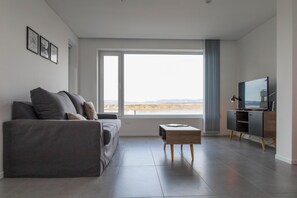 Living area - Main Street One-Bedroom Apartment with Balcony, Sea and city view (Ushuaia - Tierra del Fuego)