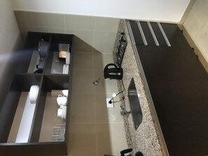 Dusche, Haartrockner, Handtücher