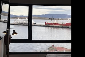 Iron/ironing board, Internet, bed sheets