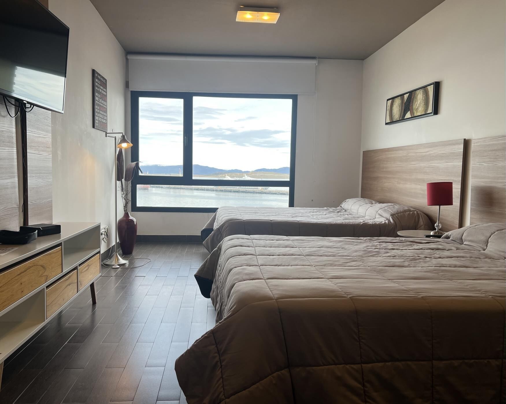 Bügeleisen/Bügelbrett, Internetzugang, Bettwäsche