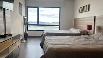 Tabla de planchar con plancha, Internet, ropa de cama