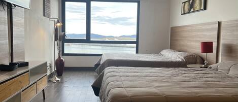 Iron/ironing board, Internet, bed sheets