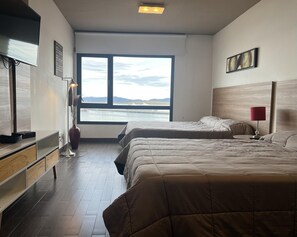 Tabla de planchar con plancha, Internet, ropa de cama