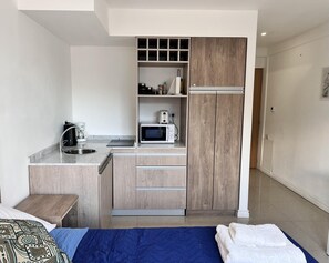Iron/ironing board, Internet, bed sheets