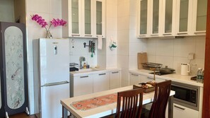 Fridge, microwave, coffee/tea maker, electric kettle