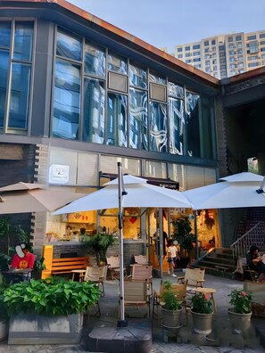 Superior Quadruple Room | Street view