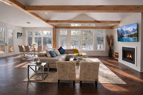 Muskoka Cottage Retreat | BBQ + Game Room Fun