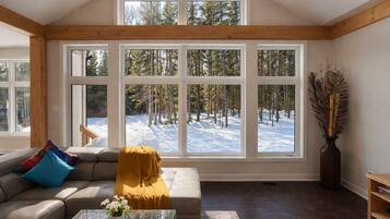 Televisie en een open haard