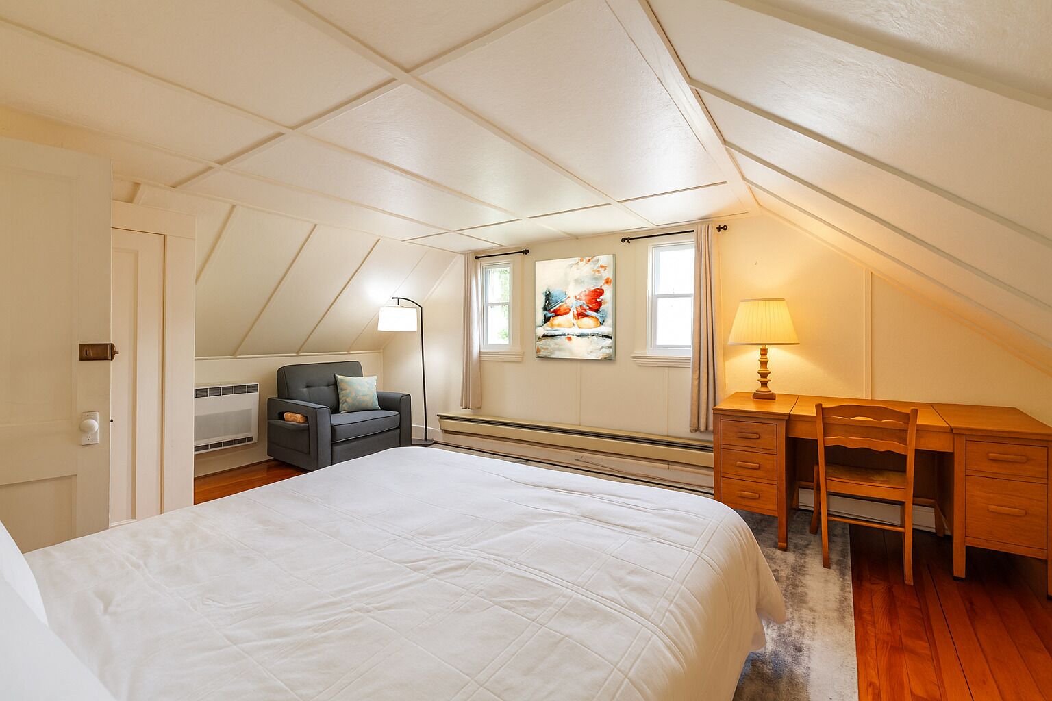 3 bedrooms, desk, travel crib, free WiFi