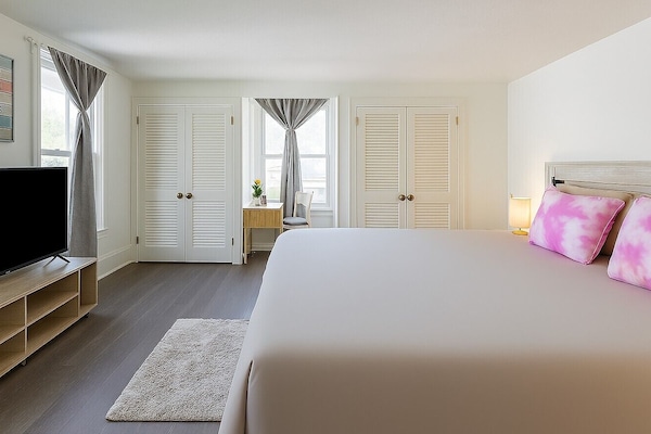 3 slaapkamers, een bureau, reisbedje, gratis wifi