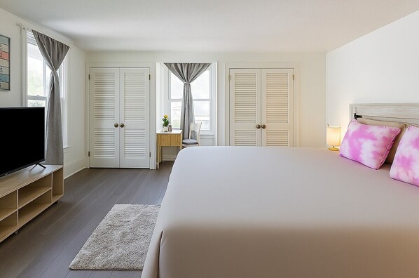 3 bedrooms, desk, travel crib, free WiFi - Cozy 3-Bedroom in Philly Suburbs Paoli (Paoli)