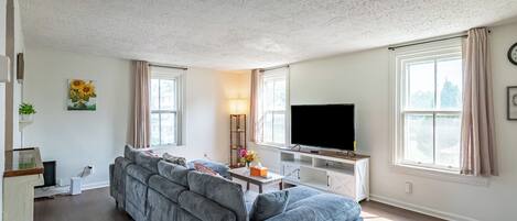 تلفزيون ذكي، كرة قدم الطاولة، تنس طاولة، كُتُب