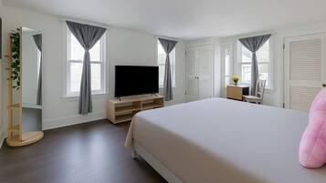 3 bedrooms, desk, travel crib, free WiFi